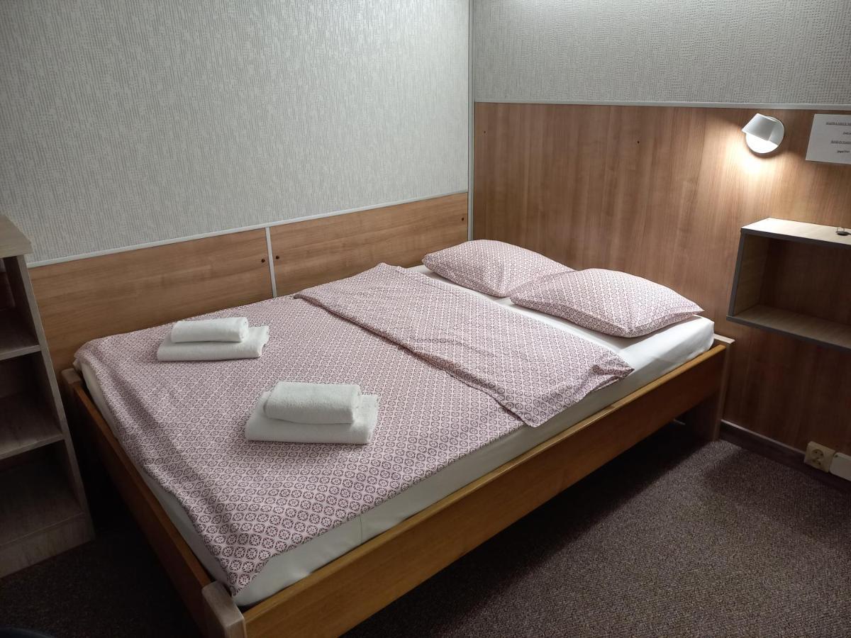 Pokoje Goscinne Jaga Kielce Exterior foto