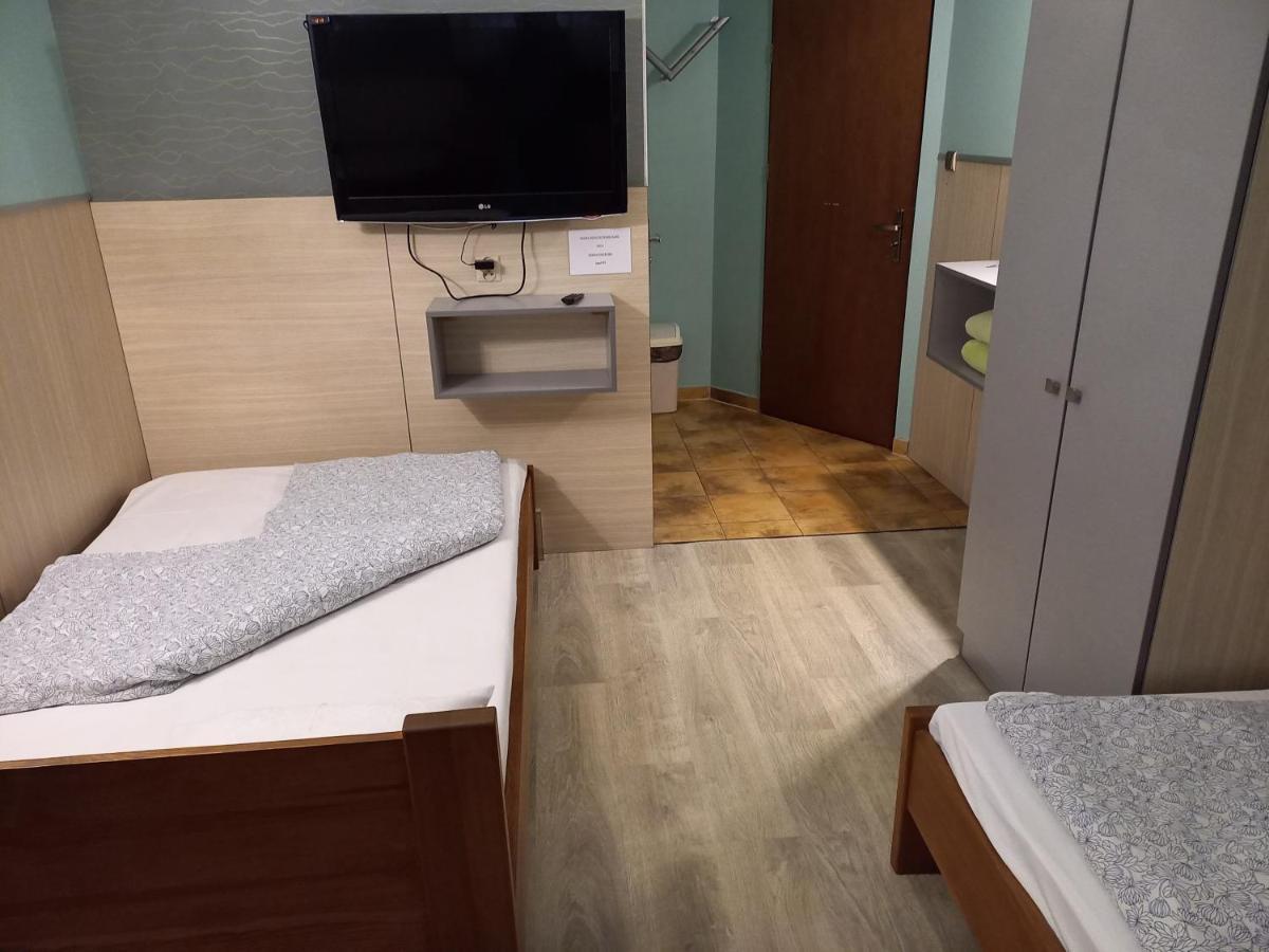 Pokoje Goscinne Jaga Kielce Exterior foto